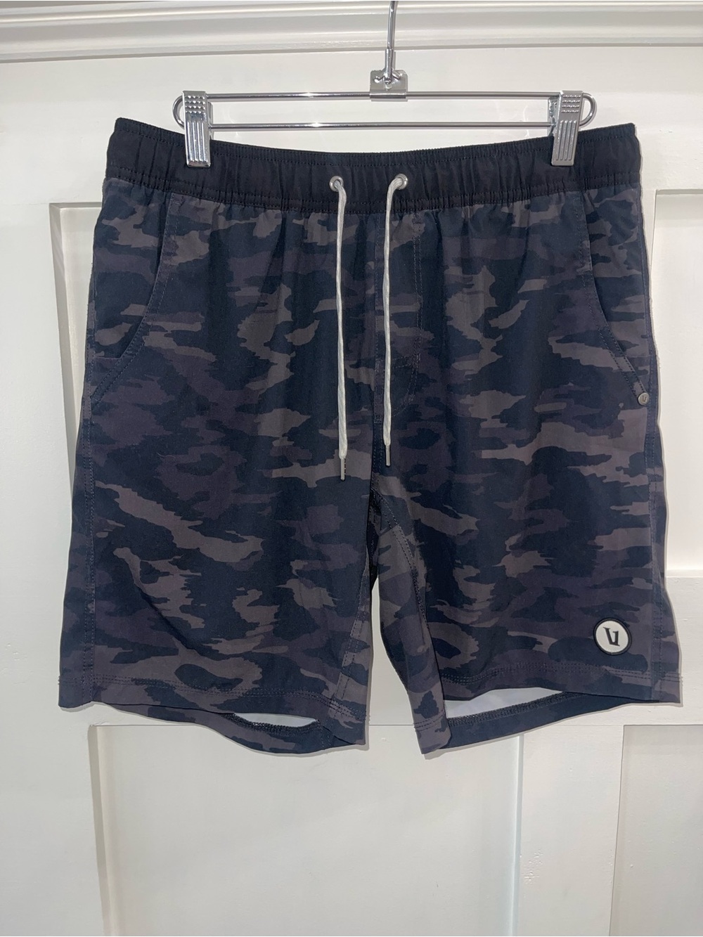 Vuori Kore Shorts Athletic Short Lined Camo Camouflage Black 7.5”Men Size Medium